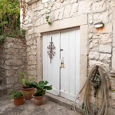 Casa Gojave - Authentic Hvar House With Garden Casa de Férias *