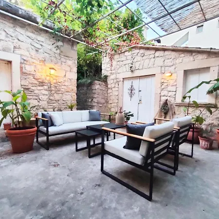 Casa Gojave - Authentic Hvar House With Garden بيت للعطل